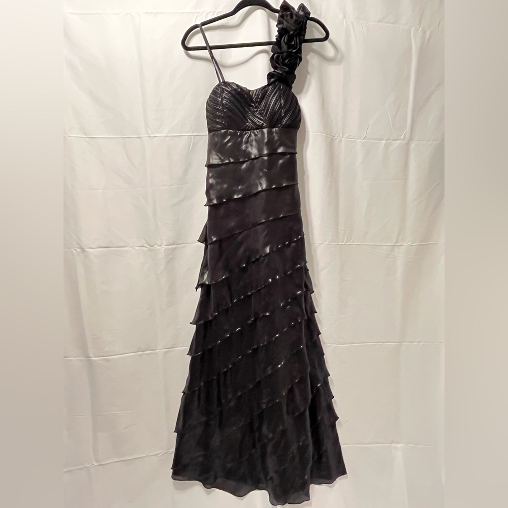 Elegant Black Evening Gown Sz M Tiered Ruffles Gothic Dark Academia Prom Dress